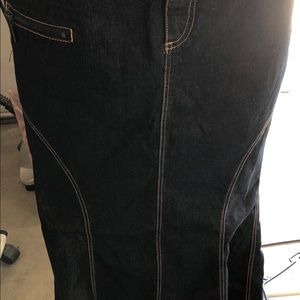 Bisou Bisou women’s ankle length denim skirt